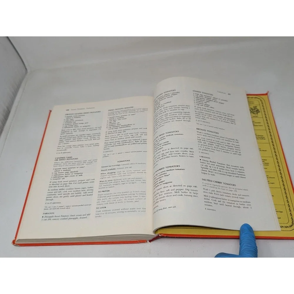 Betty‎ Crocker's Cookbook 1975 25th printing Hardcover VTG 1969 Red Pie Cover